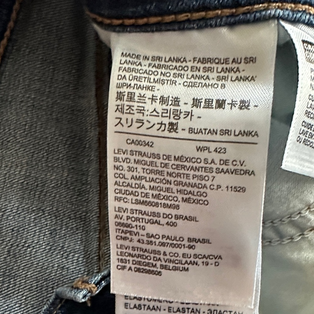 Two Pairs Levi’s Denim Mid-Length Shorts | 29 - Picture 6 of 11